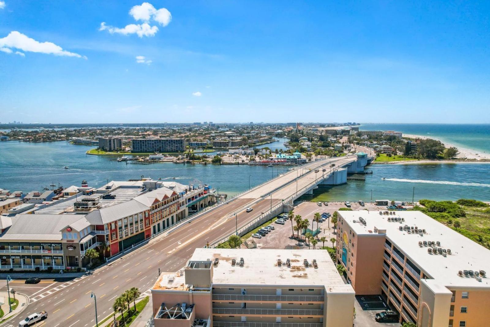 #205 Beach Place Condos St. Pete Beach Exterior photo