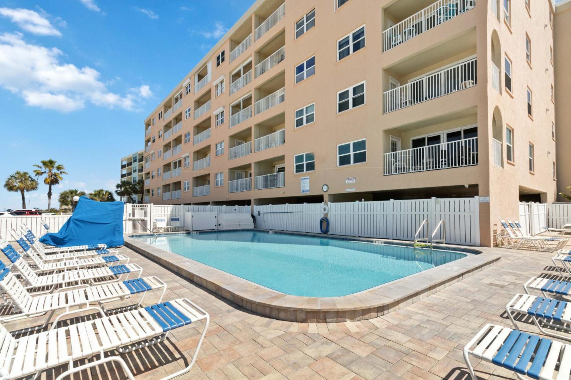 #205 Beach Place Condos St. Pete Beach Exterior photo